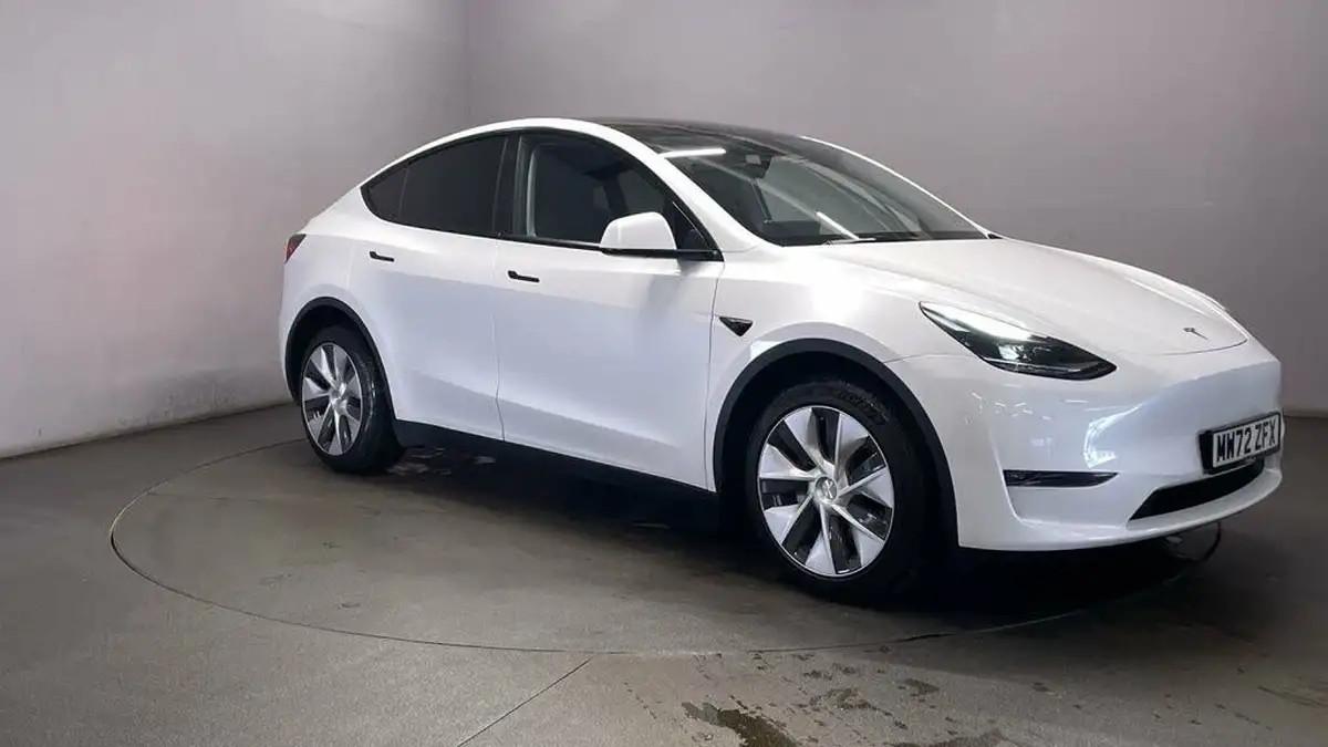 2022-tesla-model-y-e-long-range-big-1
