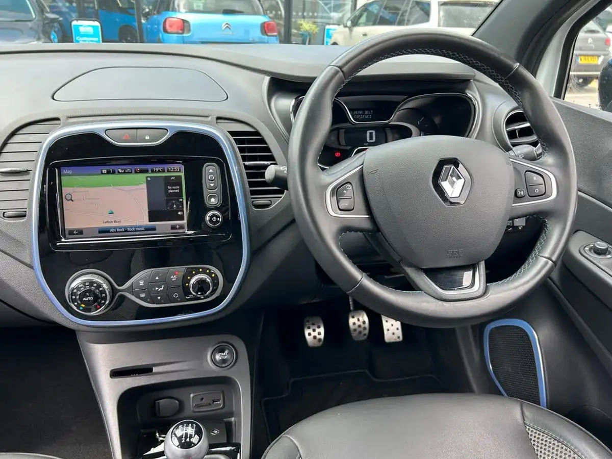2016-renault-captur-12-tce-iconic-nav-big-10