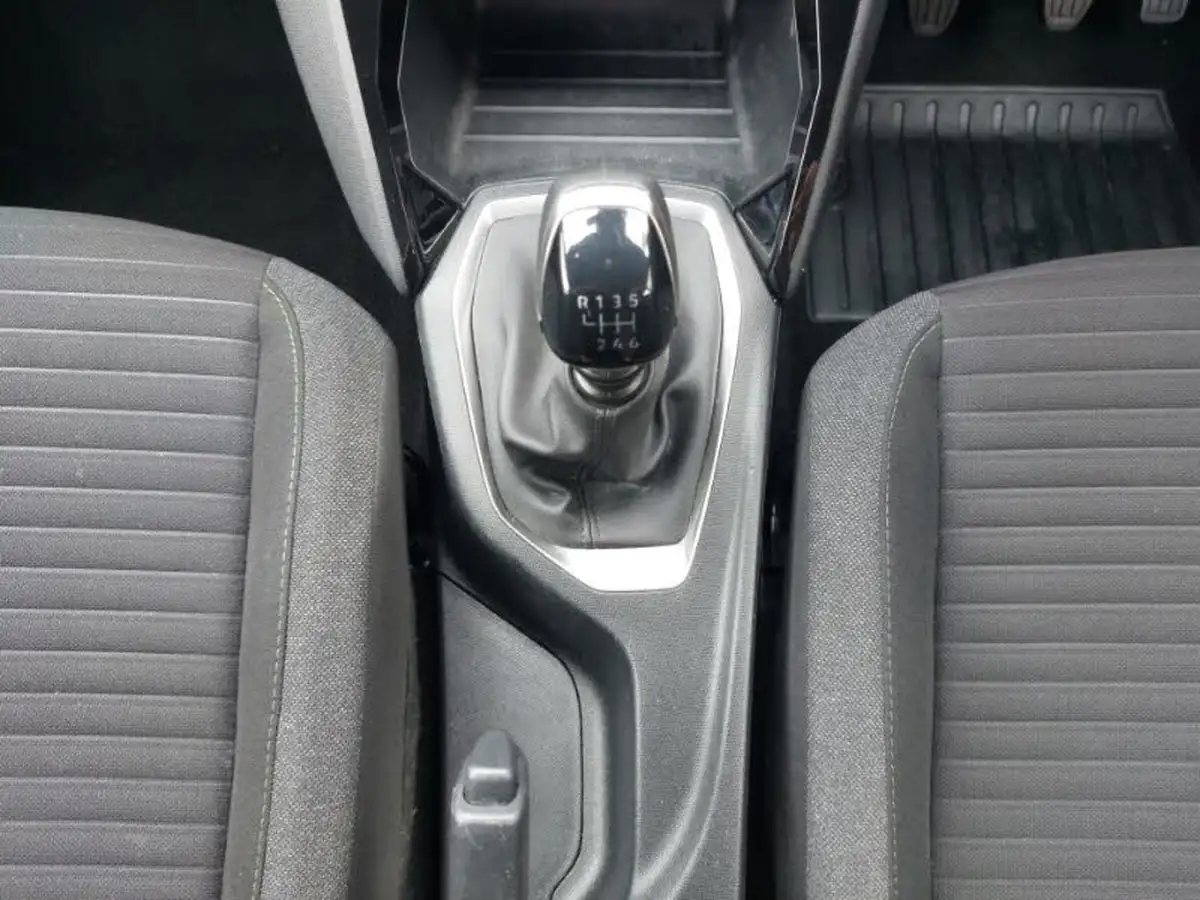 2024-peugeot-2008-suv-12-puretech-active-100ps-big-13