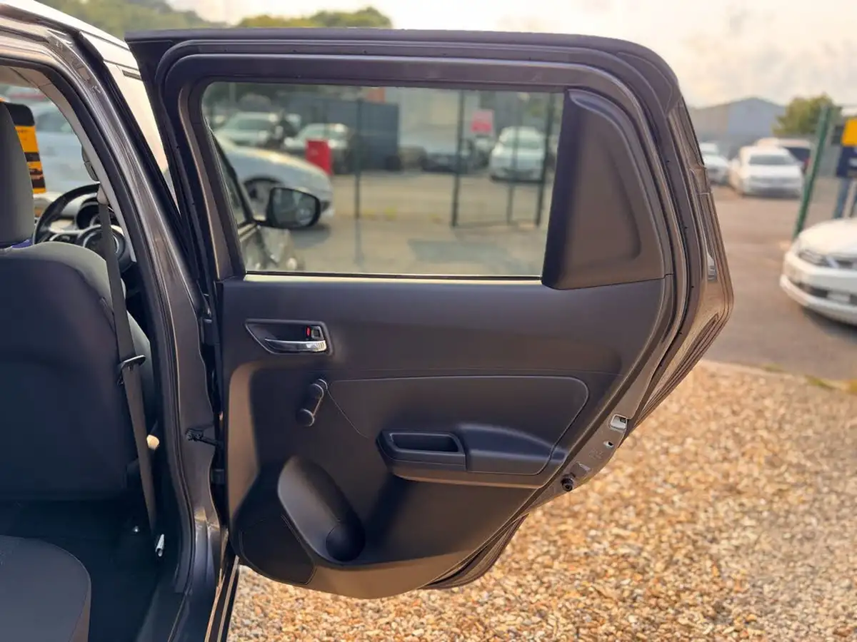 2022-suzuki-swift-12-dualjet-sz-l-big-35