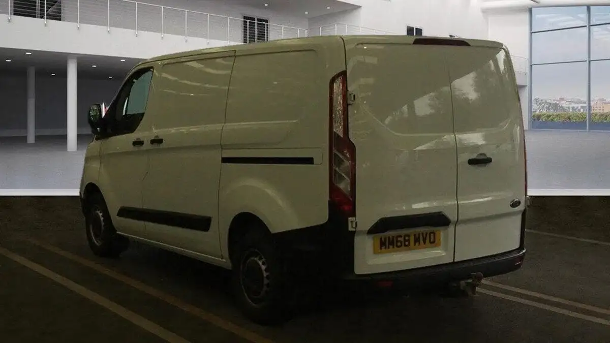 2018-ford-transit-custom-20tdci-300-l1h1-105pseu6-panel-van-big-4