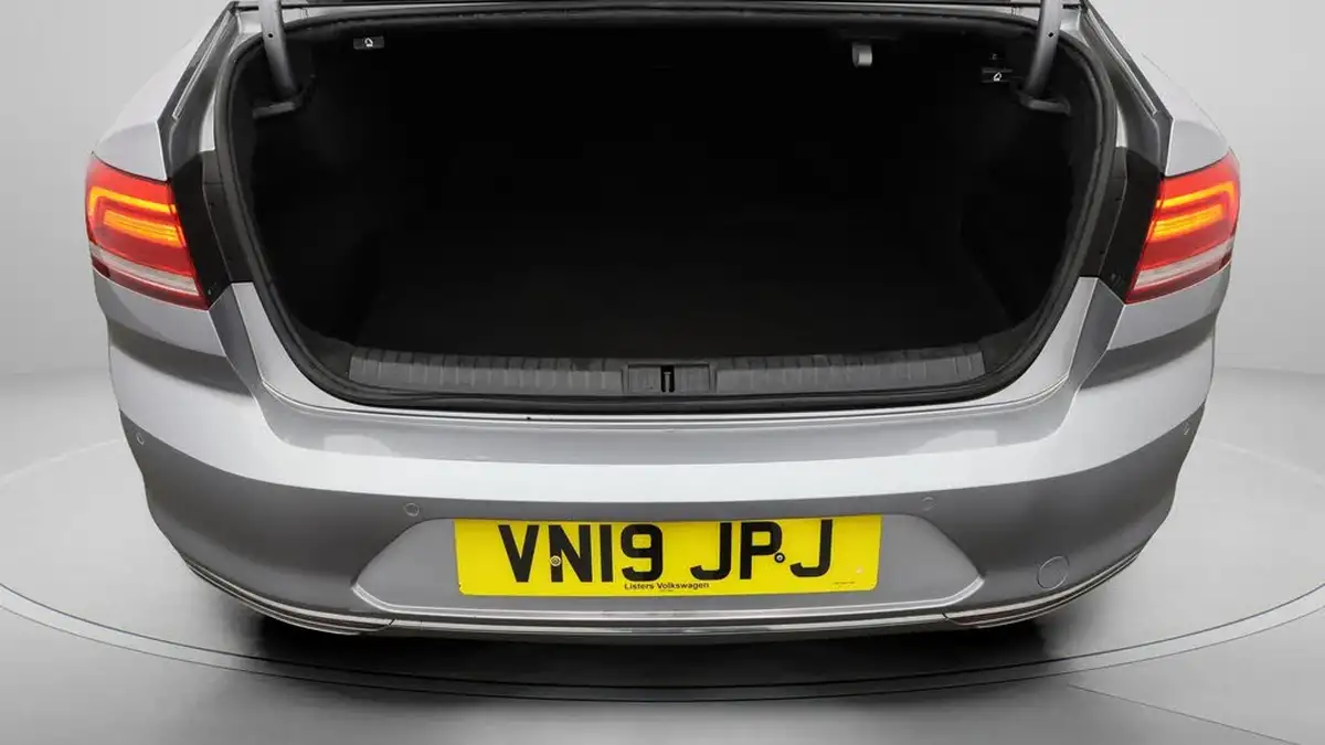 2019-volkswagen-passat-20tdi-r-line-150ps-scr-saloon-4d-big-23
