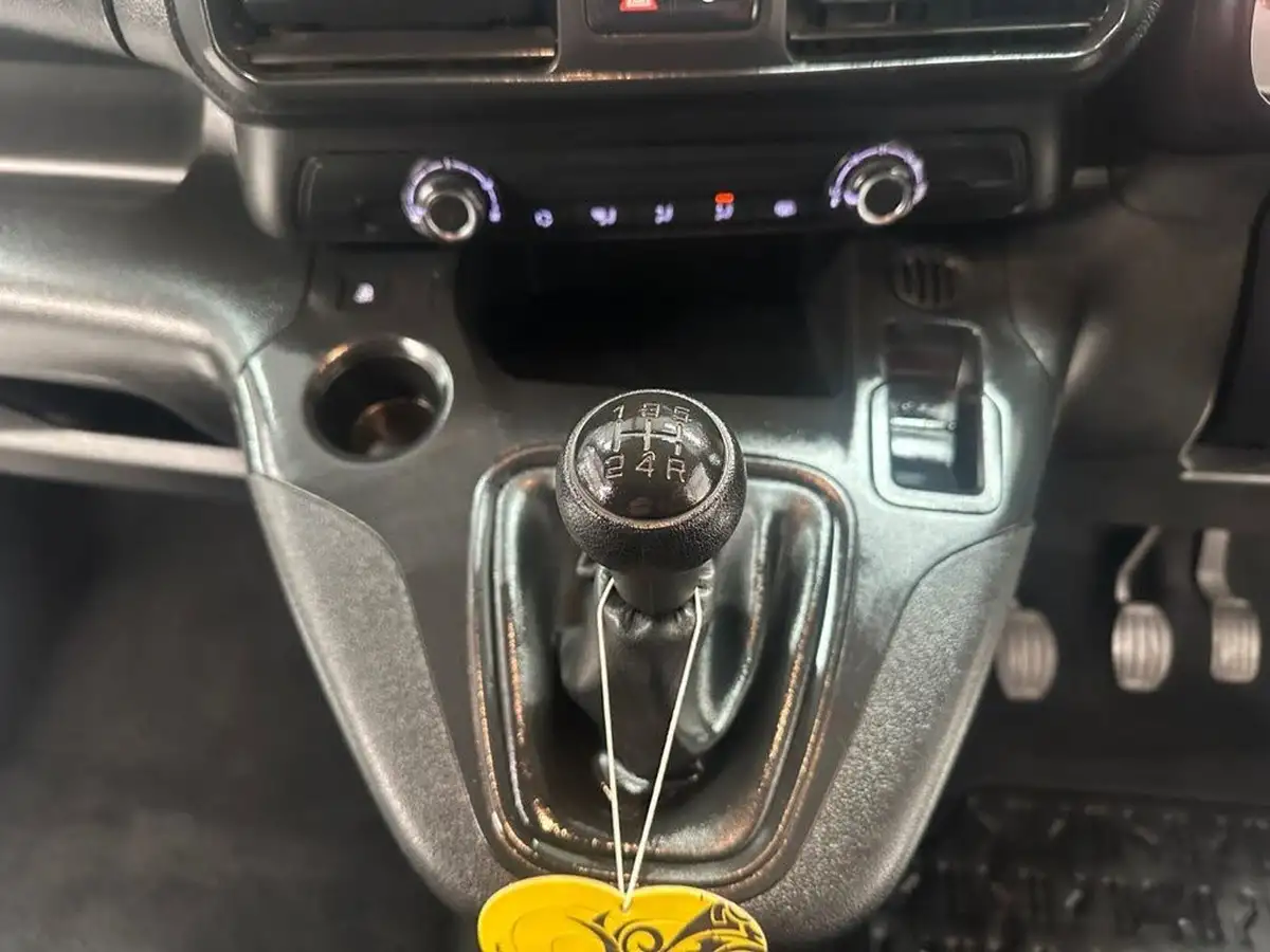2019-vauxhall-combo-15cdti-edition-2000-75pseu6d-t-panel-big-18