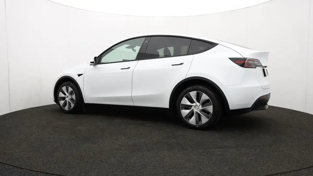 2024-tesla-model-y-e-long-range-306bhp-awd-big-68