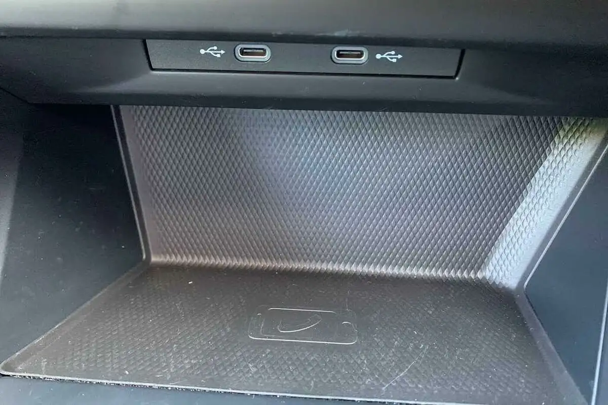 2023-volkswagen-golf-15-tsi-life-130ps-hatchback-big-25