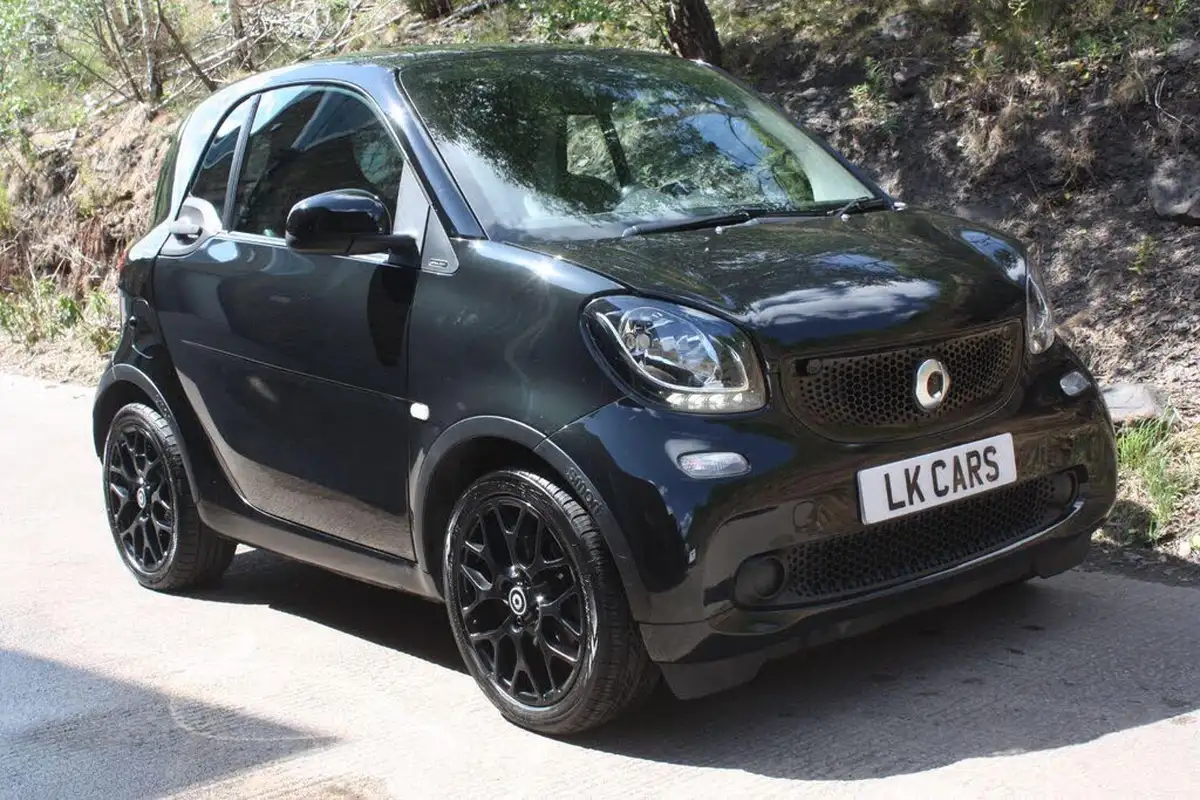 2016-smart-fortwo-09-edition-black-big-0