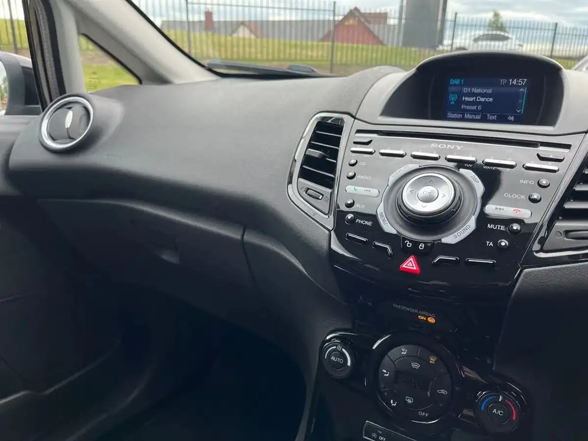 2017-ford-fiesta-10t-titanium-100ps-ecoboost-ss-5d-big-42