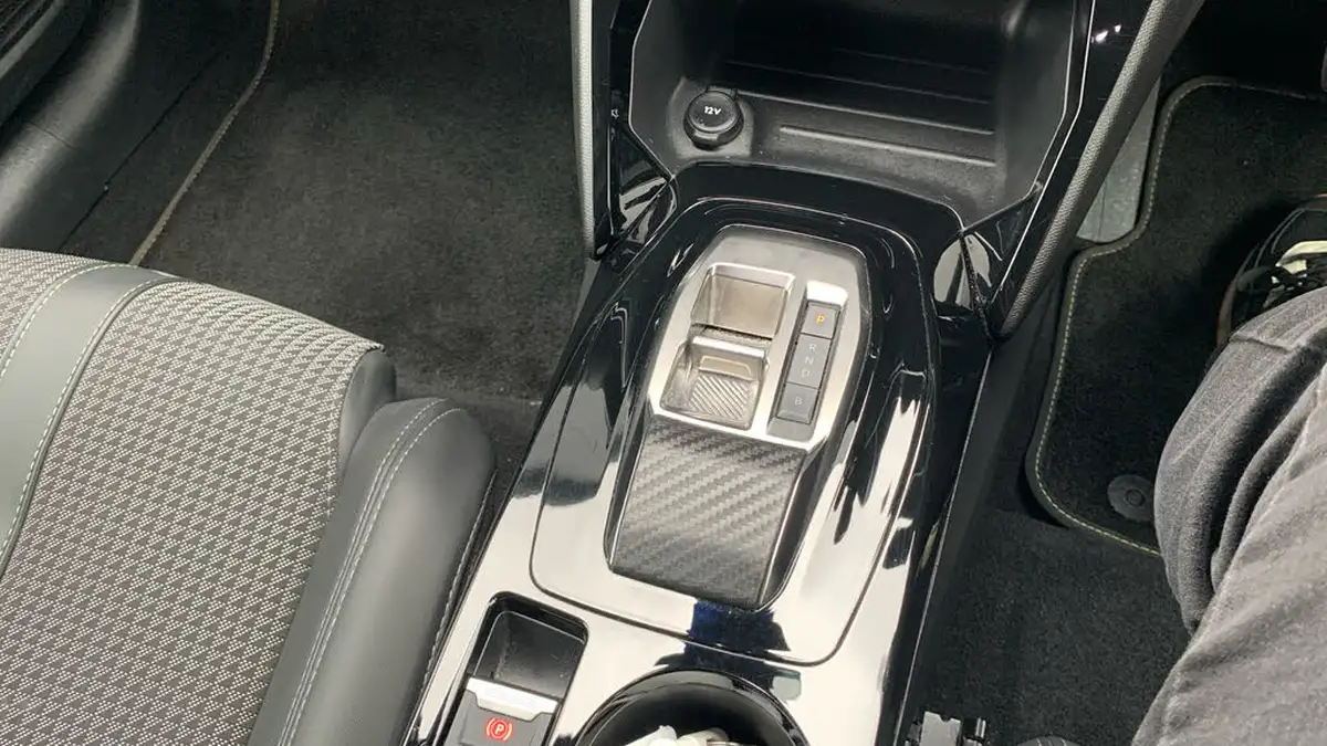 2022-peugeot-208-e-gt-136bhp-50kwh-big-19