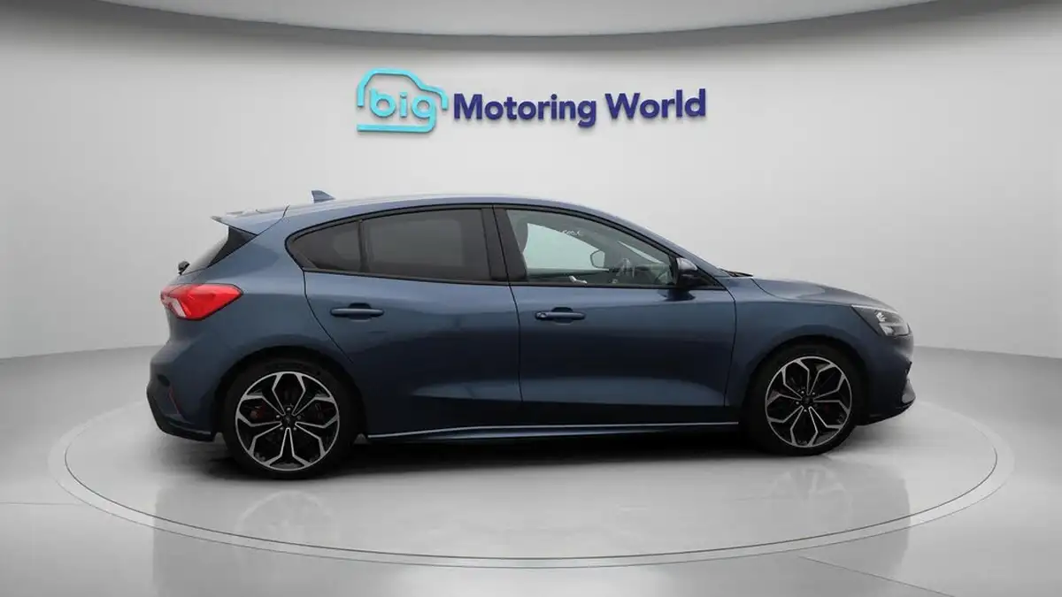 2020-ford-focus-15-st-line-x-hatchback-big-8