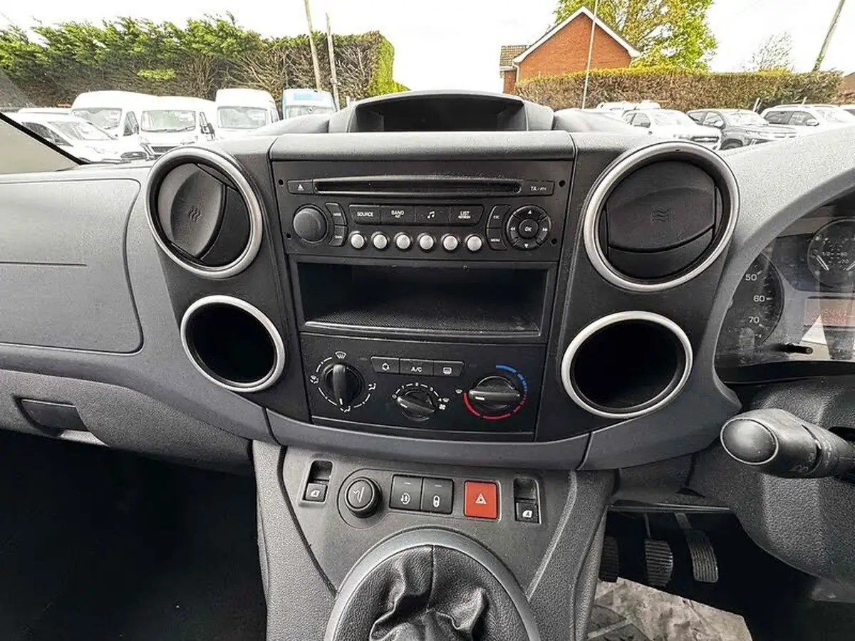 2012-peugeot-partner-16hdi-tepee-s-92bhp-big-30