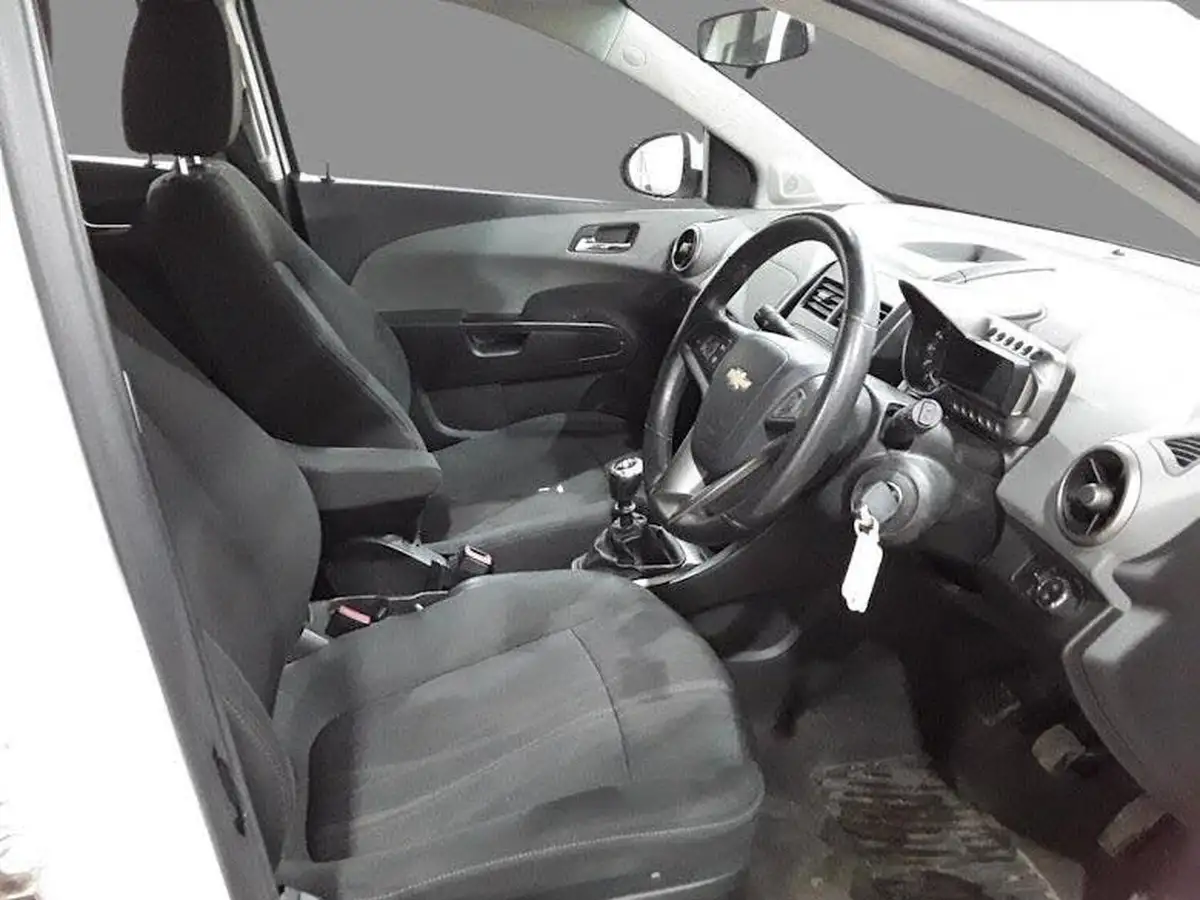 2013-chevrolet-aveo-14-ltz-99bhp-big-4