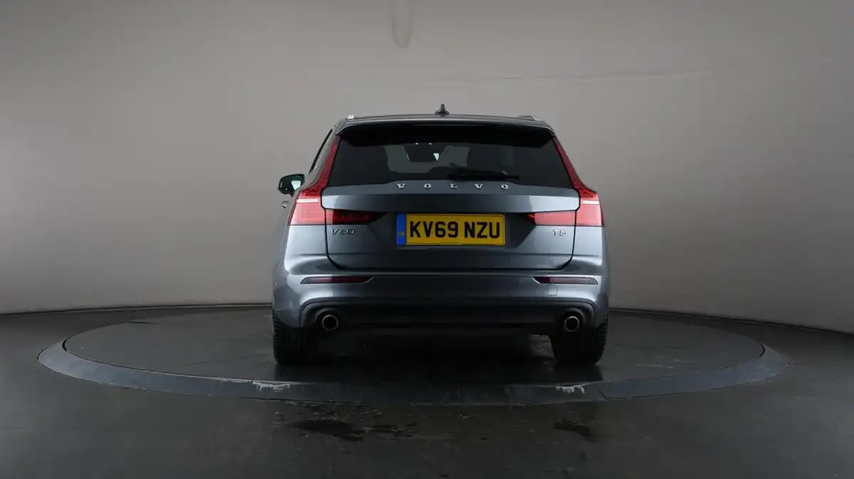 2019-volvo-v60-20-t5-momentum-plus-big-35