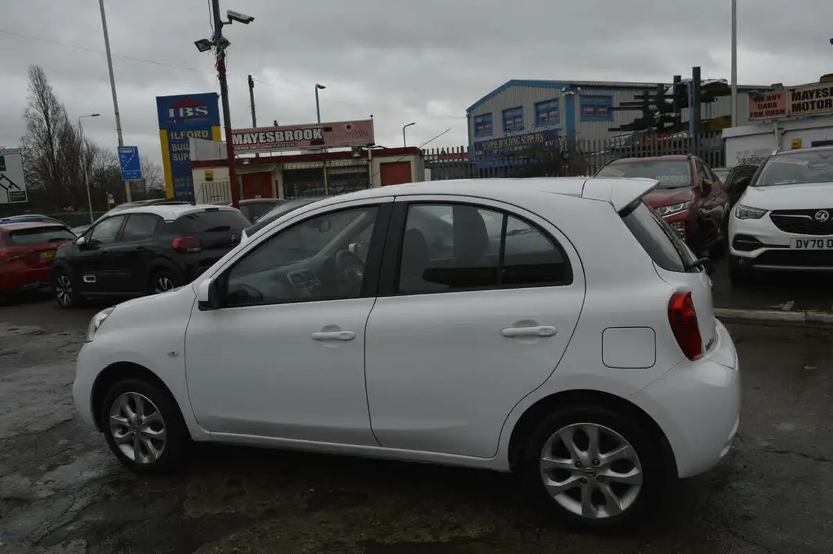 2016-nissan-micra-12-acenta-cvt-big-4