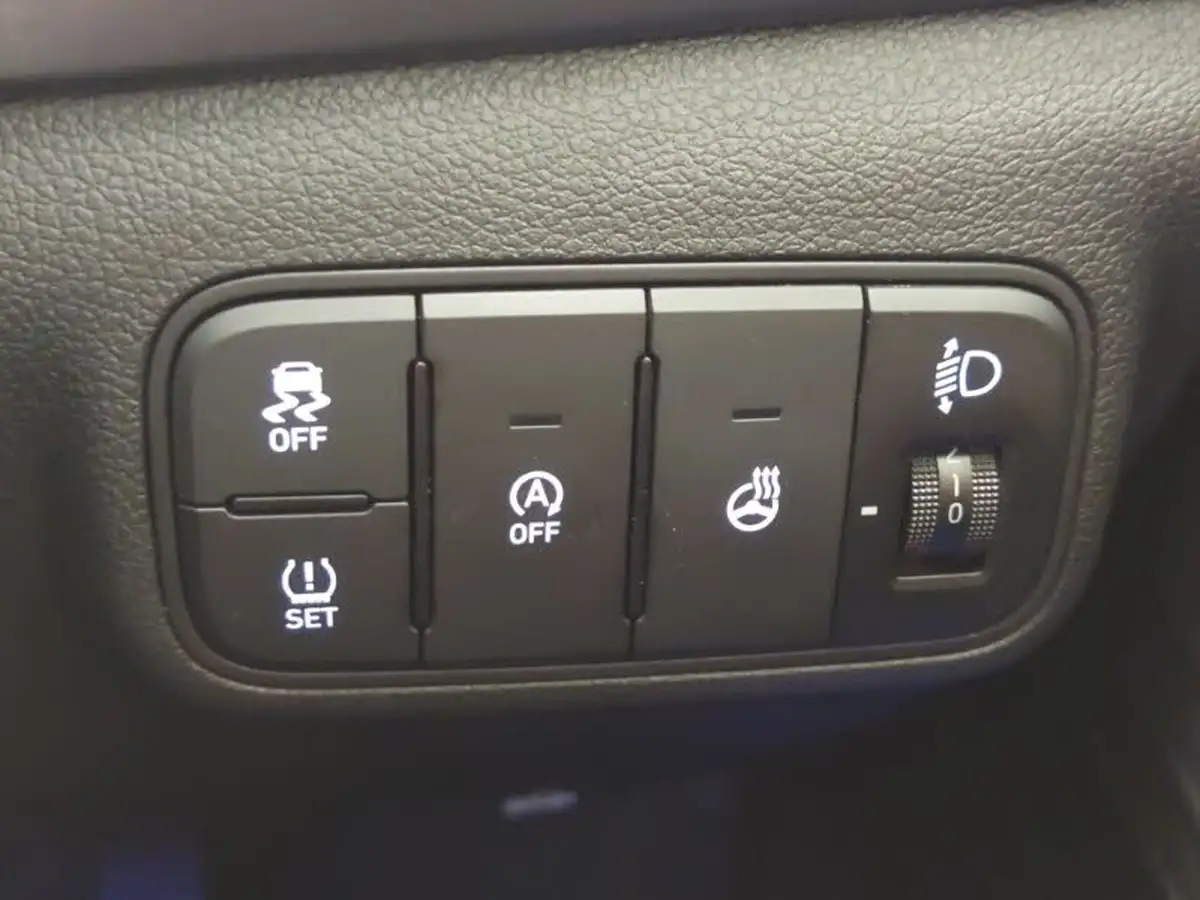 2024-hyundai-i20-10-t-gdi-premium-big-16