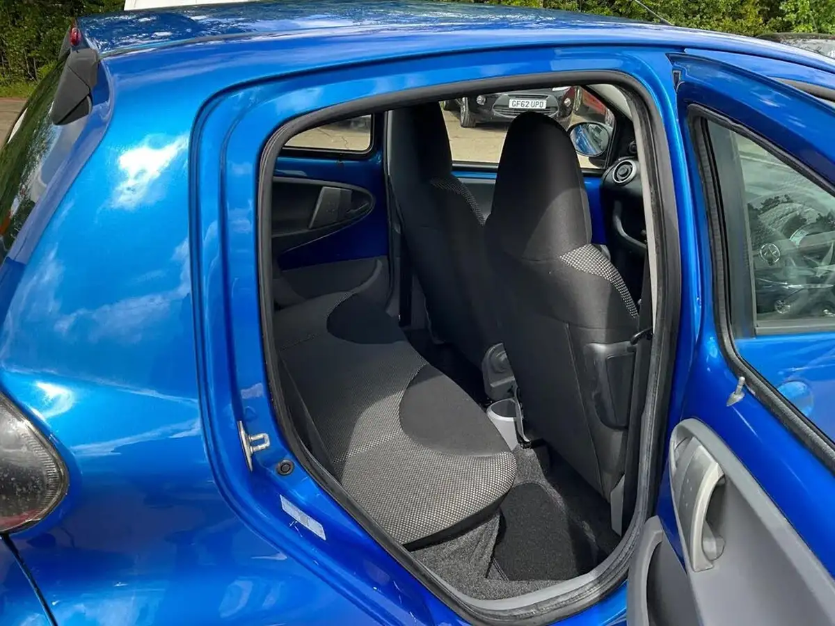 2010-toyota-aygo-10-aygo-blue-vvt-i-5d-big-44