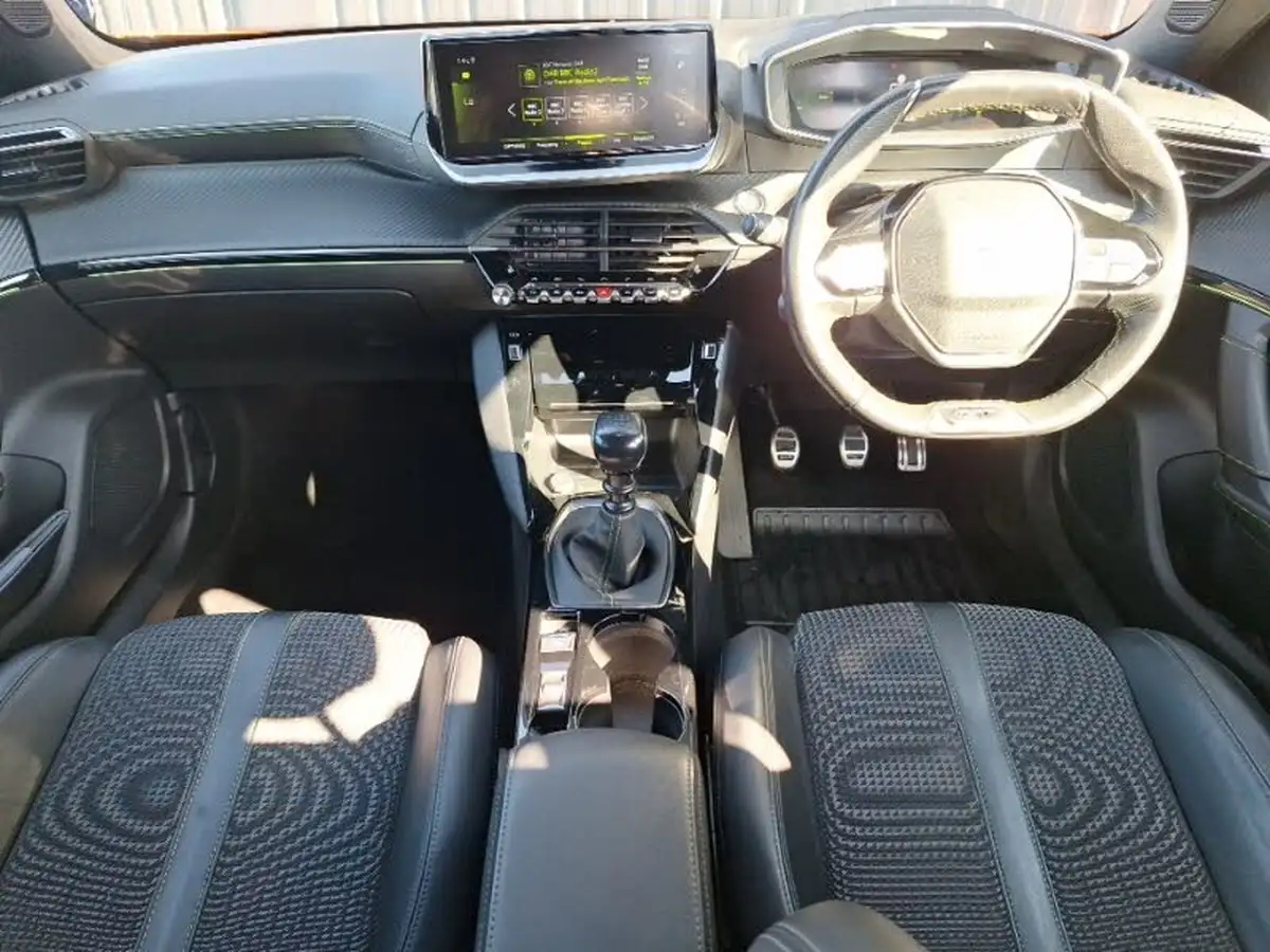 2022-peugeot-2008-suv-12-puretech-gt-big-2