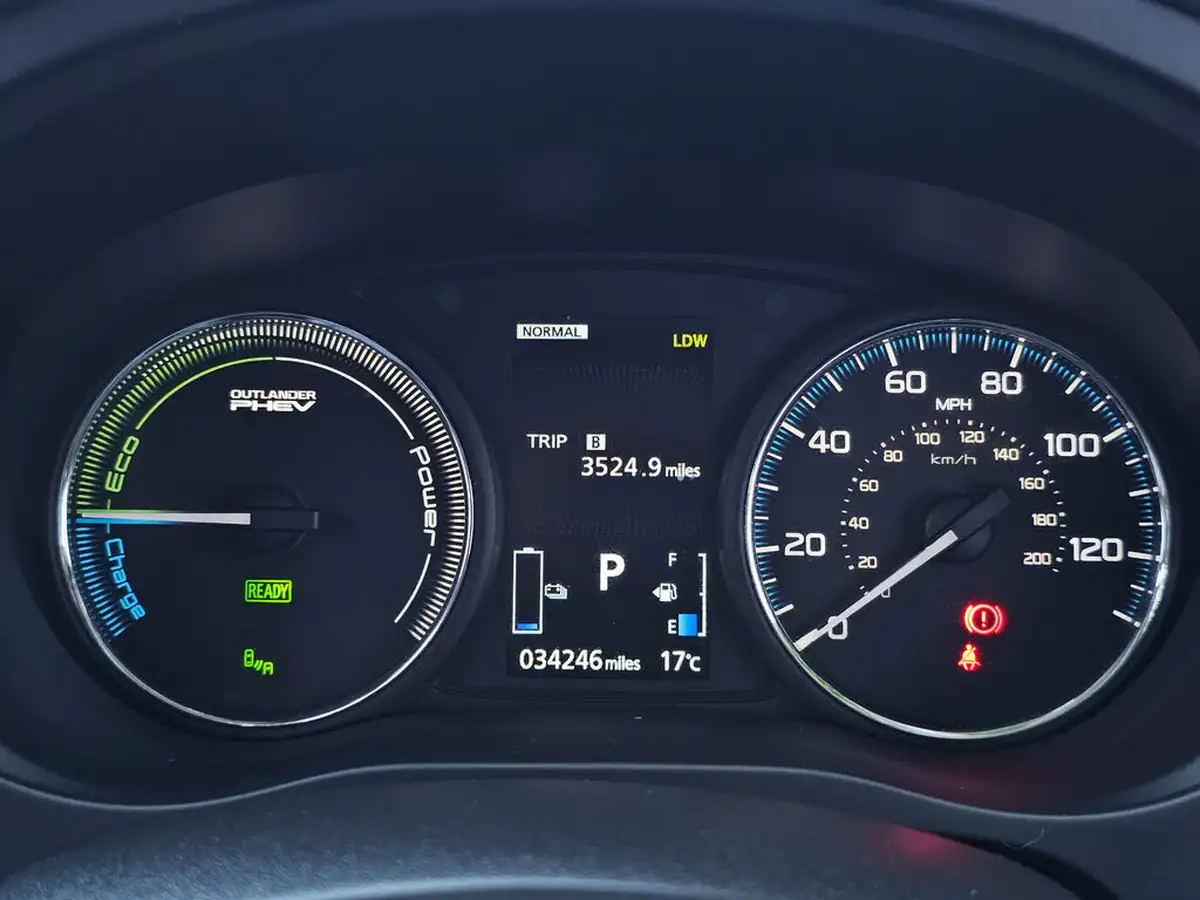 2017-mitsubishi-outlander-20-4hs-phev-5st-big-35