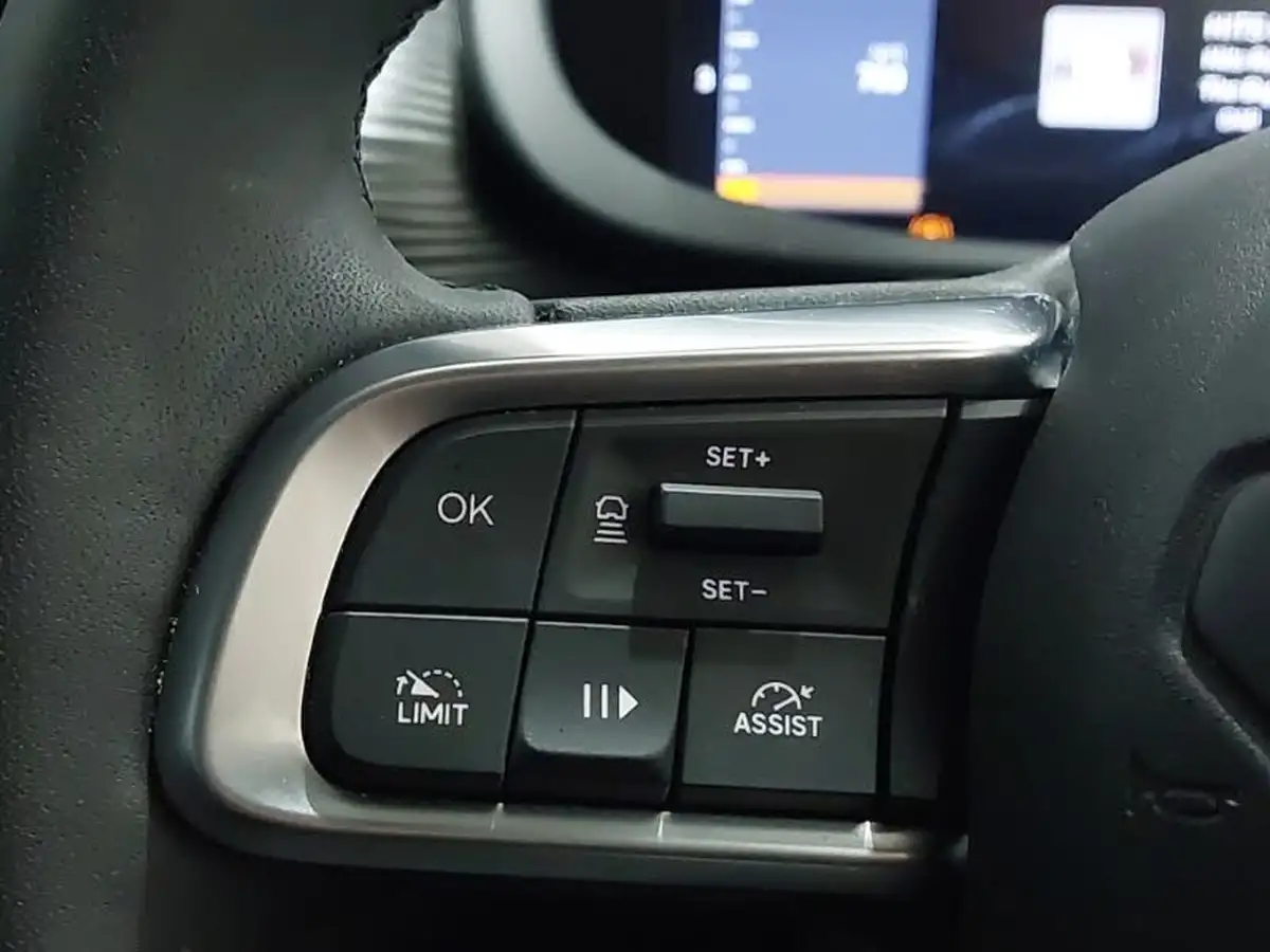 2024-jeep-avenger-12-gse-altitude-big-17