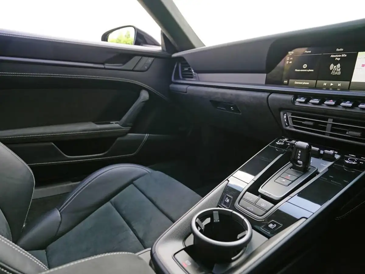 2024-porsche-911-30-carrera-4-gts-480ps-coupe-2981cc-pdk-big-15