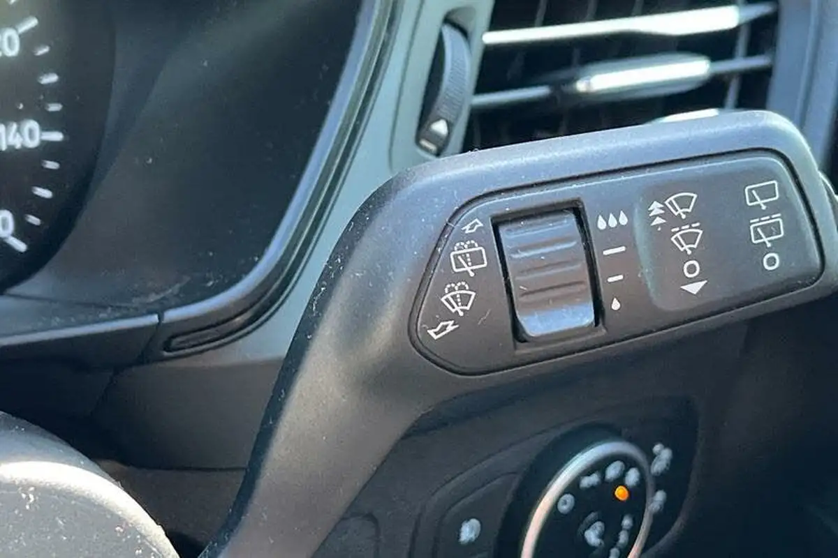 2018-ford-focus-10t-st-line-x-125ps-hatchback-big-14