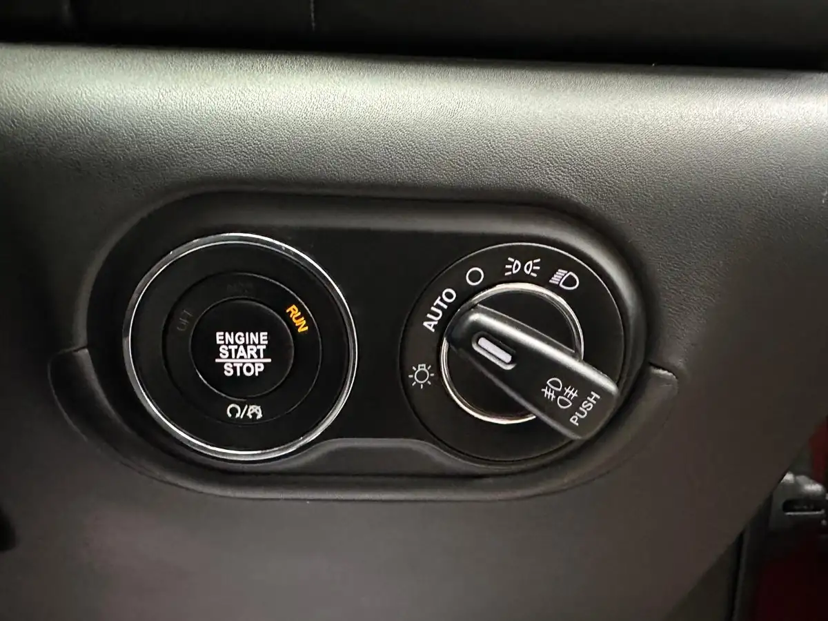 2017-maserati-levante-30td-4x4-no-trim-big-17