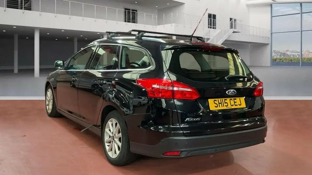 2015-ford-focus-16-titanium-estate-big-6