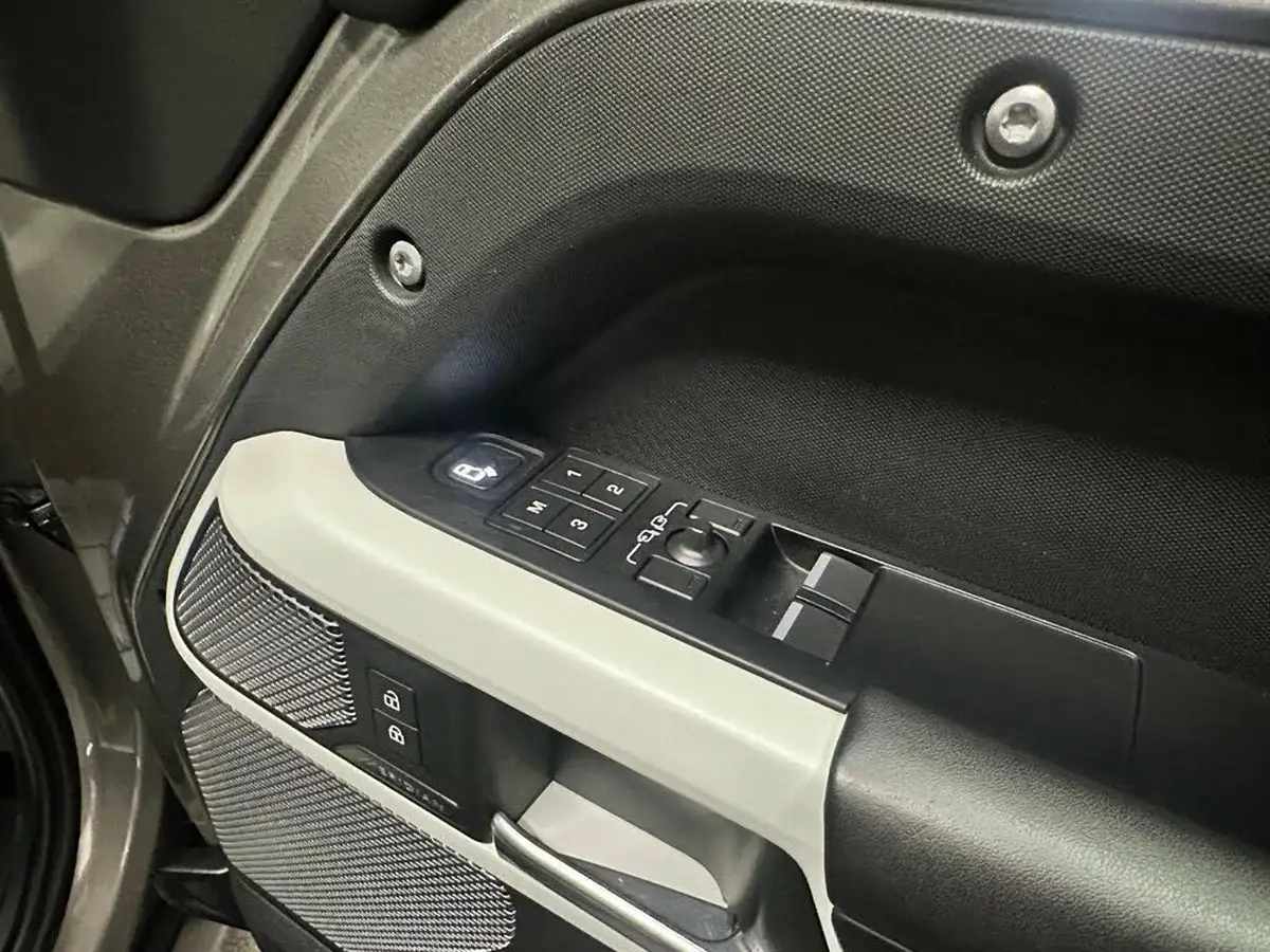 2021-land-rover-110-defender-30-d300-hard-top-hse-110-big-38