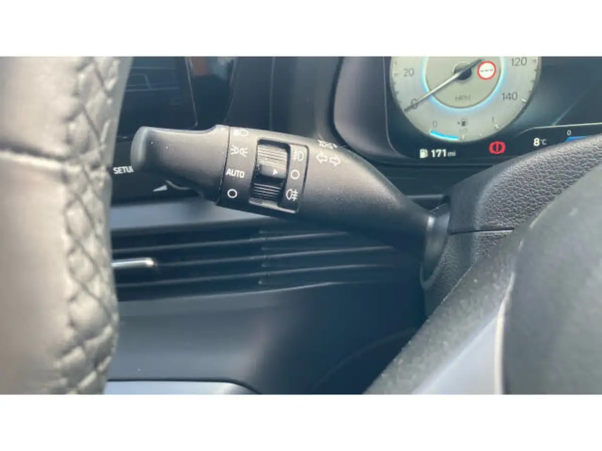 2022-hyundai-i20-10-t-gdi-premium-eclutch-imt-big-27