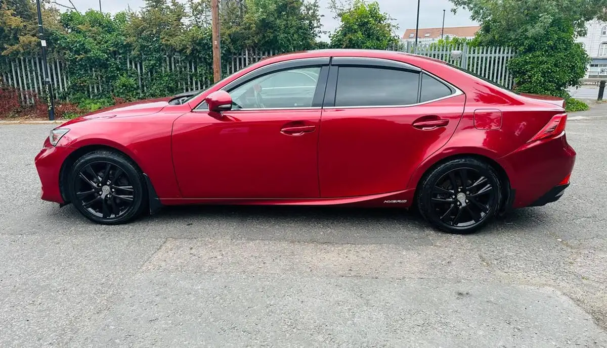 2017-lexus-is-300h-25-advance-big-7