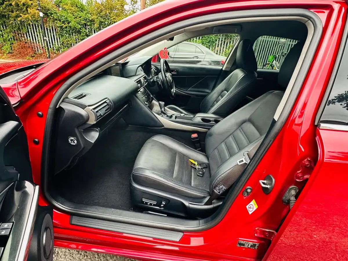 2017-lexus-is-300h-25-advance-big-35