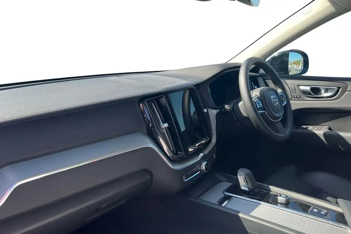 2024-volvo-xc60-20-b5-plus-big-1