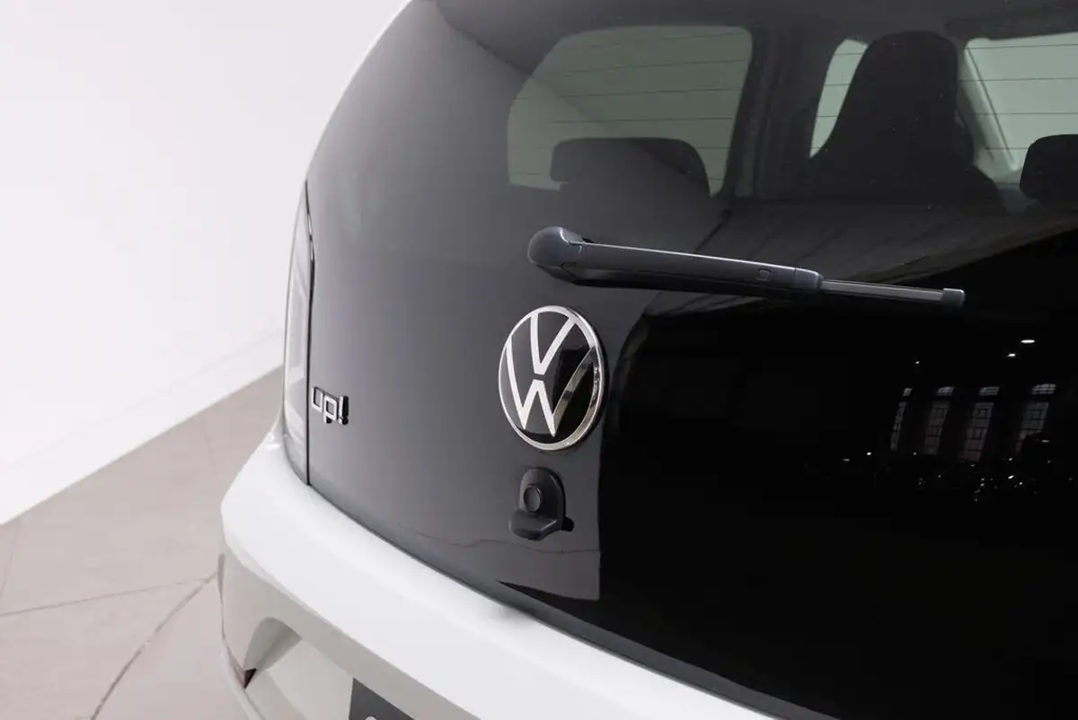 2024-volkswagen-up-10-up-black-edition-big-35