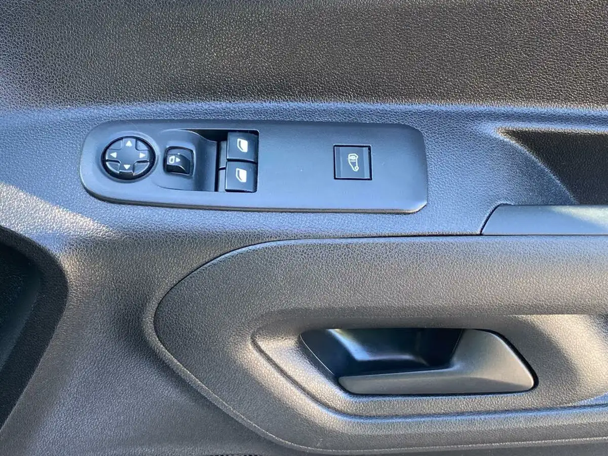 2021-peugeot-partner-15-bluehdi-1000-professional-100ps-eu6dt-panel-big-39