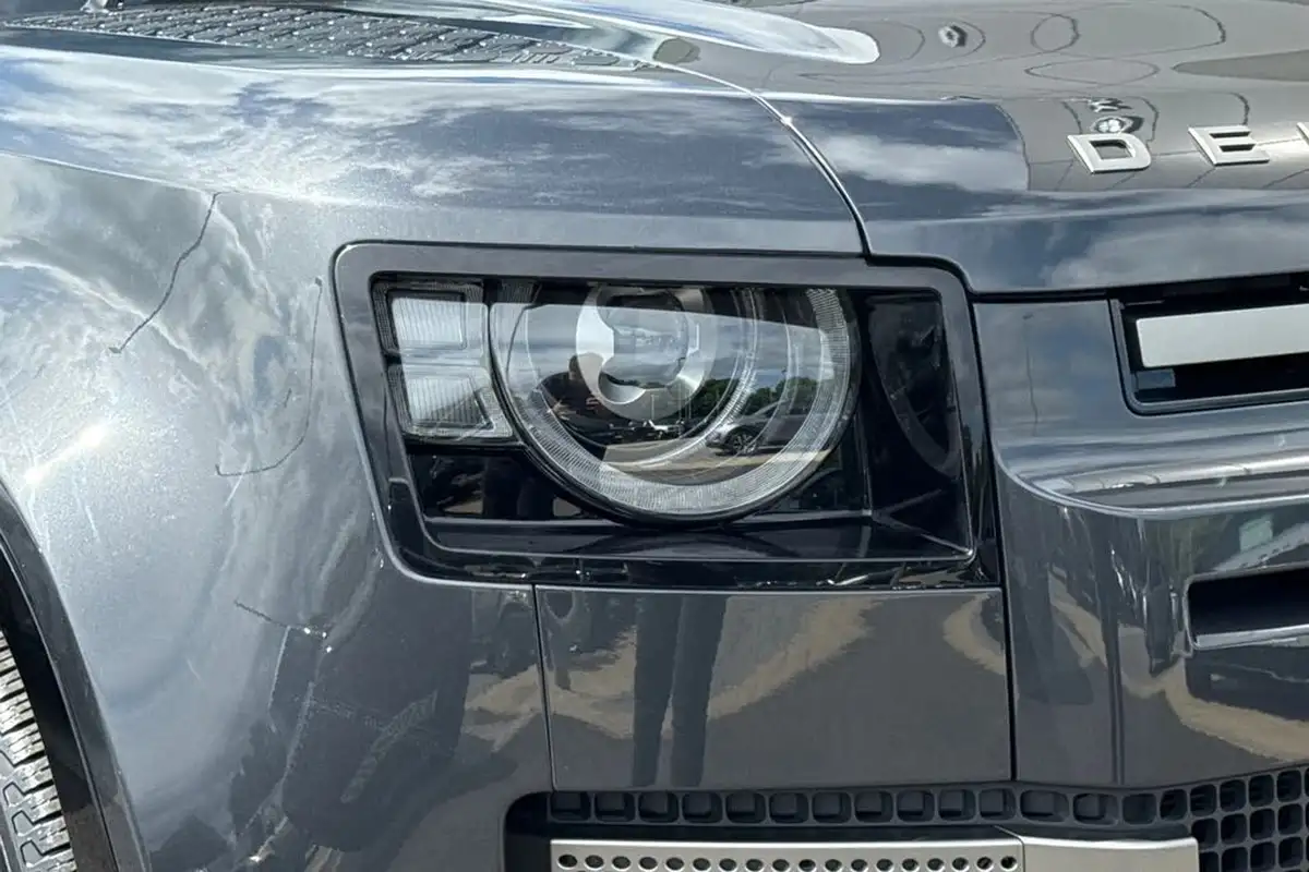 2024-land-rover-110-defender-30-d300-x-dynamic-hse-big-17