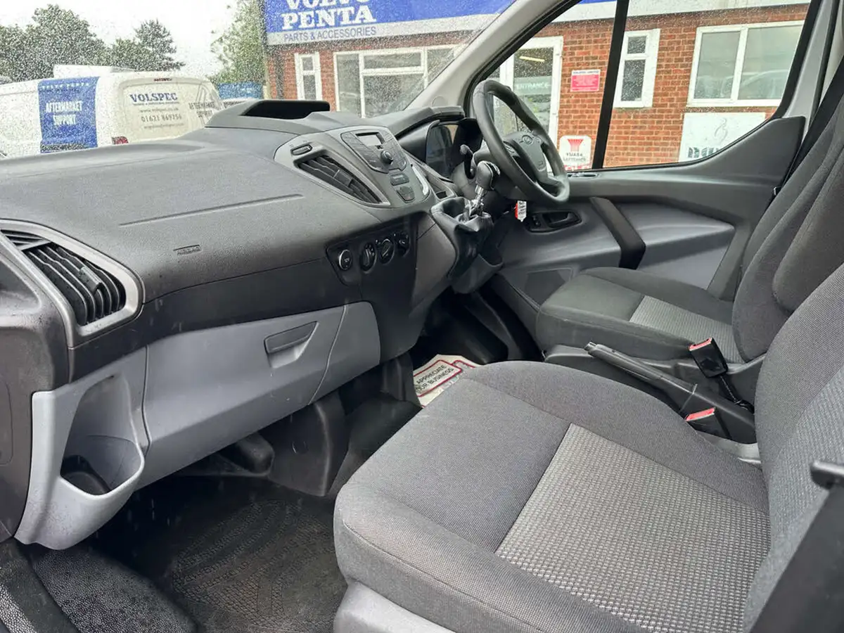 2016-ford-transit-custom-22tdci-310-l1h1-100ps-econetic-panel-van-big-17