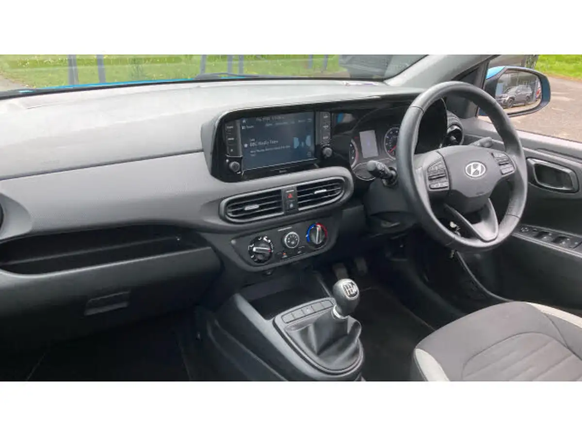2021-hyundai-i10-12-se-connect-big-8