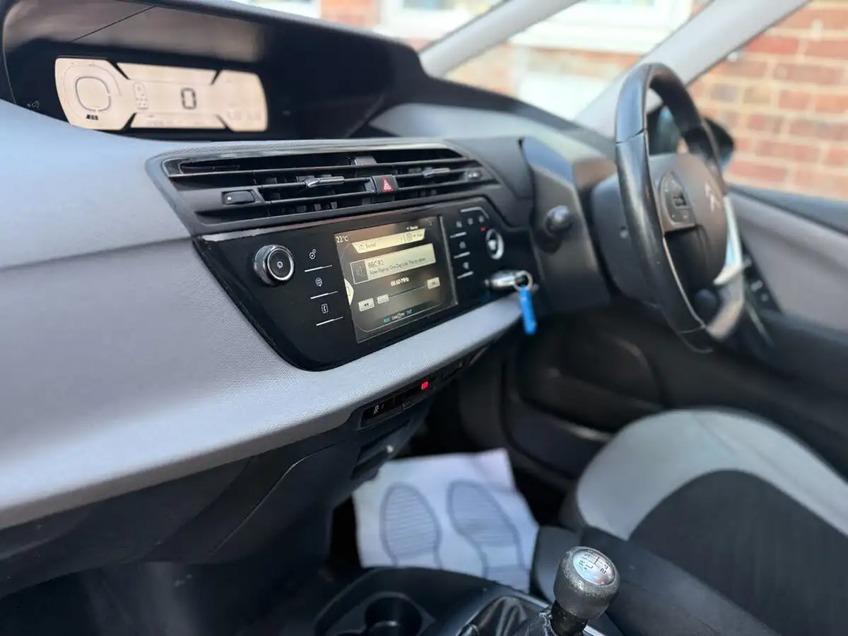 2014-citroen-grand-c4-picasso-16e-hdi-vtr-115ps-big-27