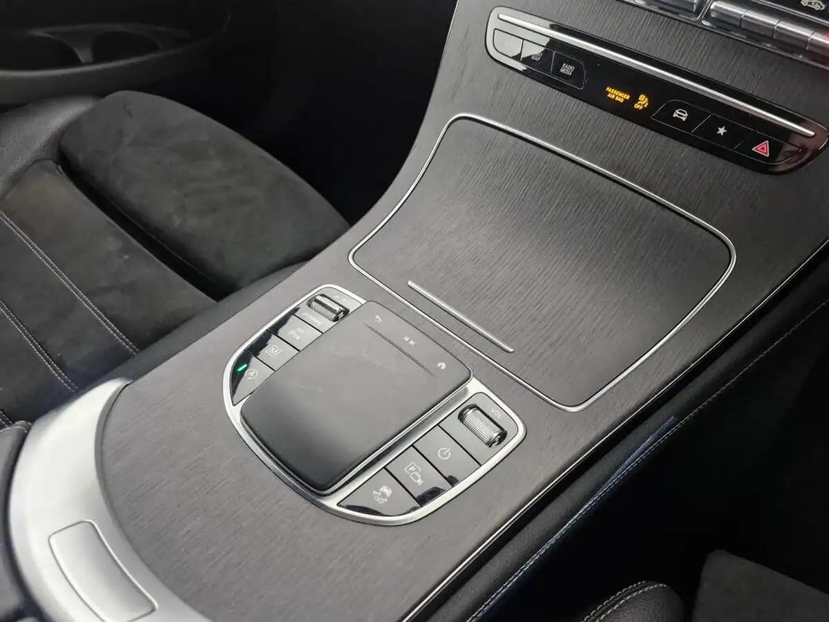 2020-mercedes-benz-glc-class-20d-glc220d-amg-line-station-wagon-5d-4matic-plus-big-27