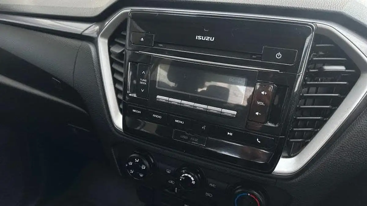 2022-isuzu-d-max-19td-dl20-double-pick-up-big-9