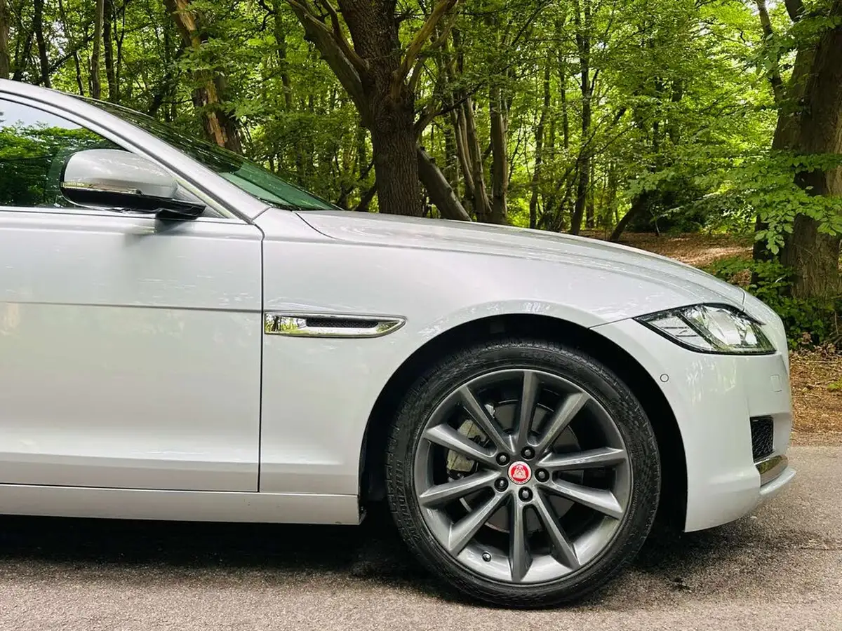2018-jaguar-xf-20td-portfolio-240ps-awd-saloon-4d-1998cc-auto-big-44