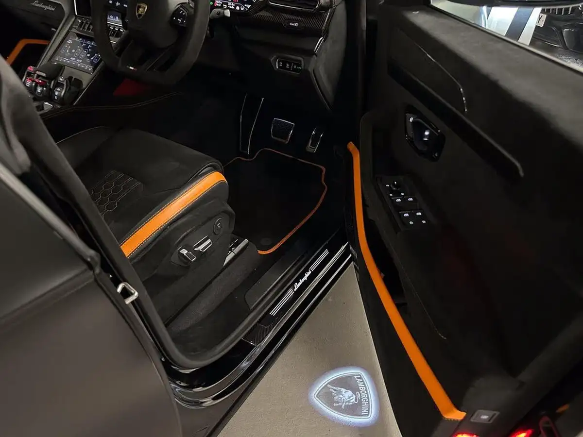 2023-lamborghini-urus-40-no-trim-big-29