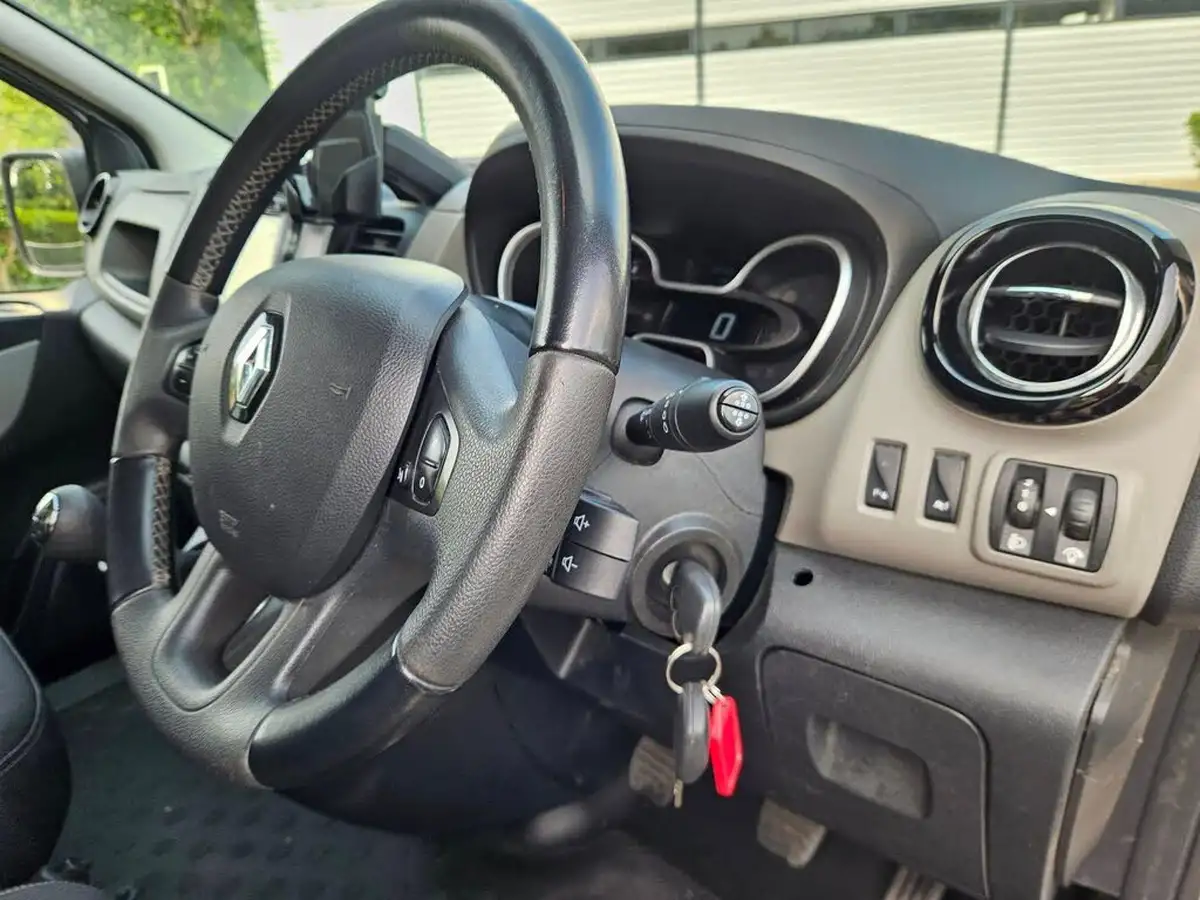 2019-renault-trafic-16dci-ll29-120-sport-nav-e6-panel-van-big-19