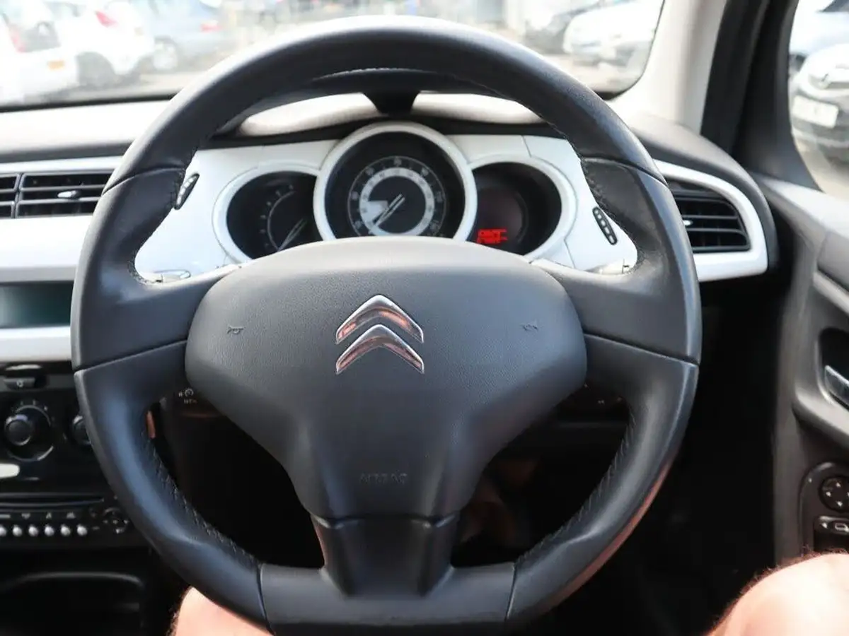 2013-citroen-c3-12-selection-82ps-big-34