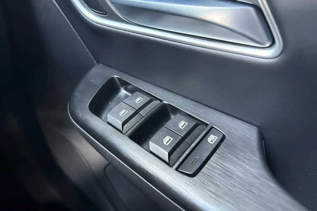 2025-mg-zs-suv-15-trophy-big-24