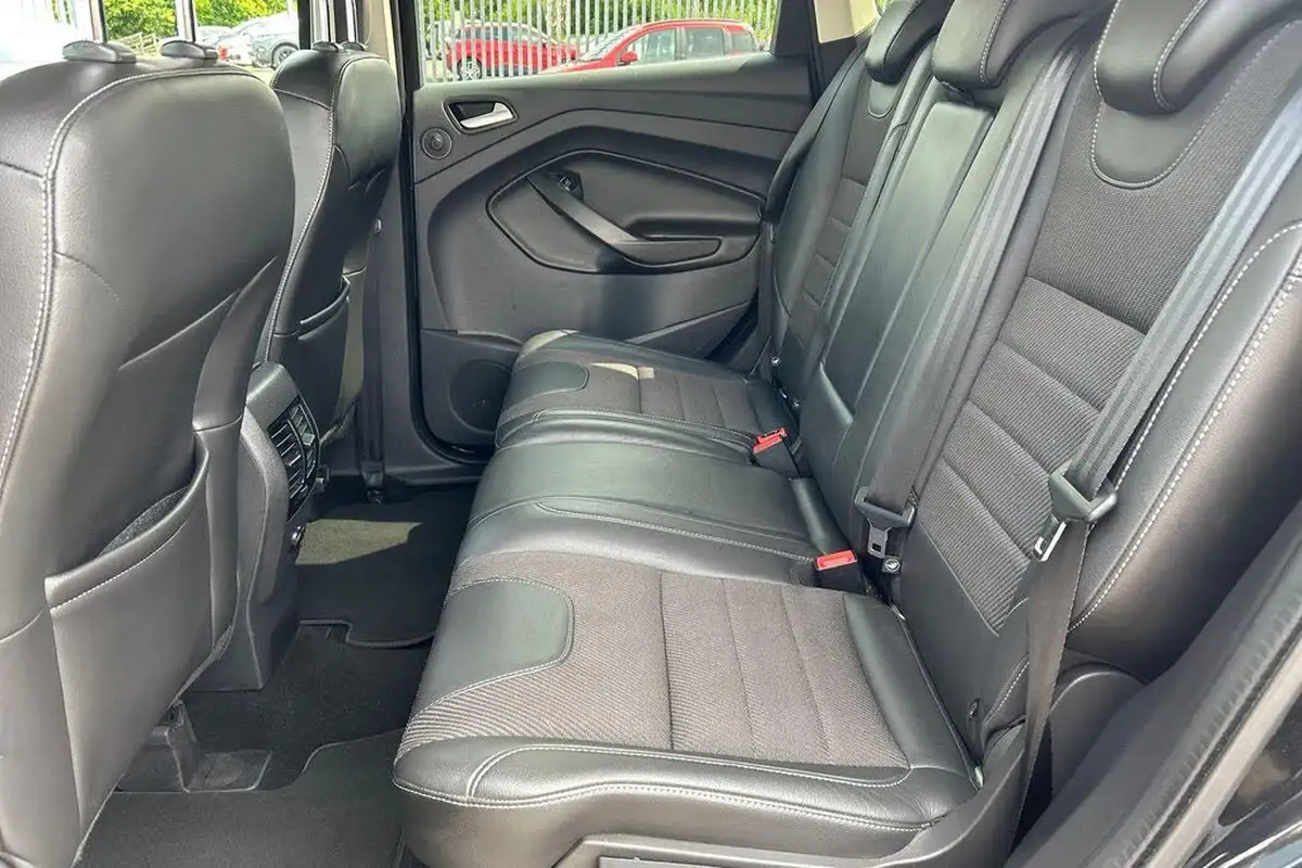 2015-ford-kuga-20tdci-titanium-150ps-big-18