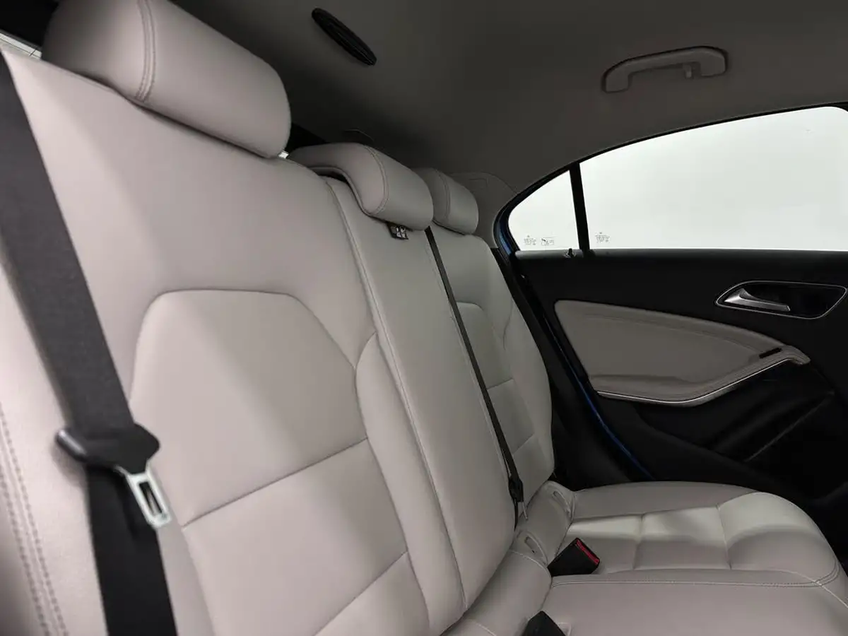 2016-mercedes-benz-a-class-21d-a200d-sport-premiumss-7g-dct-big-40