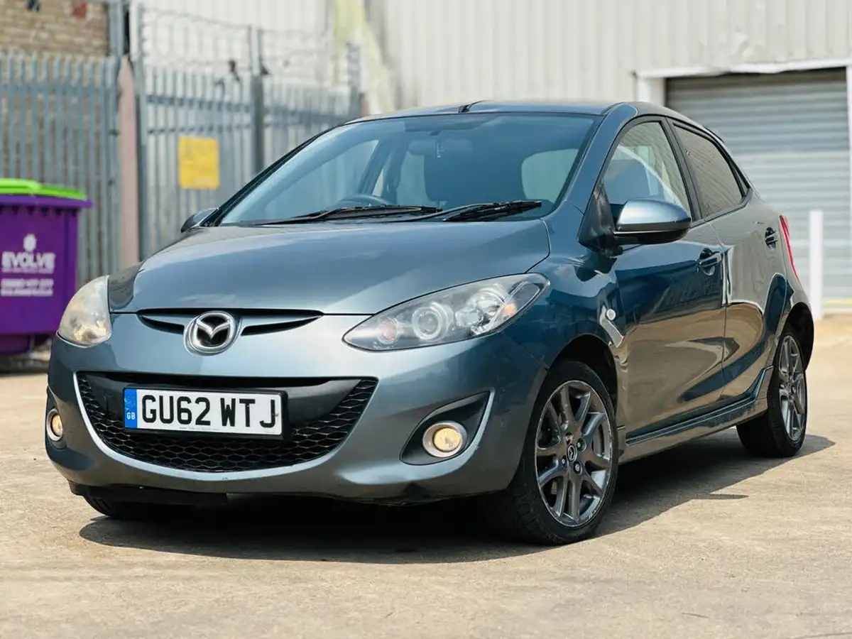 2012-mazda-mazda2-13-venture-big-1