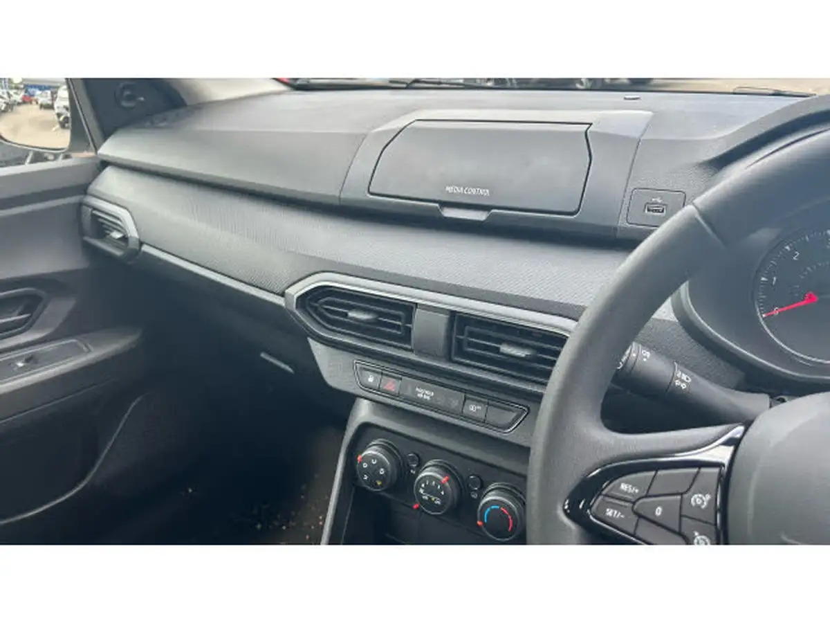 2022-dacia-sandero-10-sce-essential-big-13