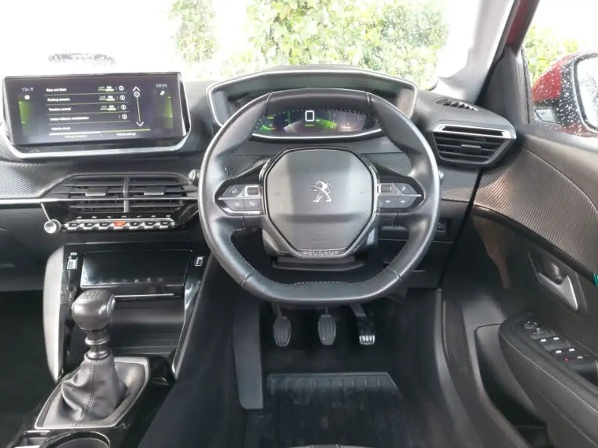 2020-peugeot-208-12-puretech-allure-premium-100bhp-big-6