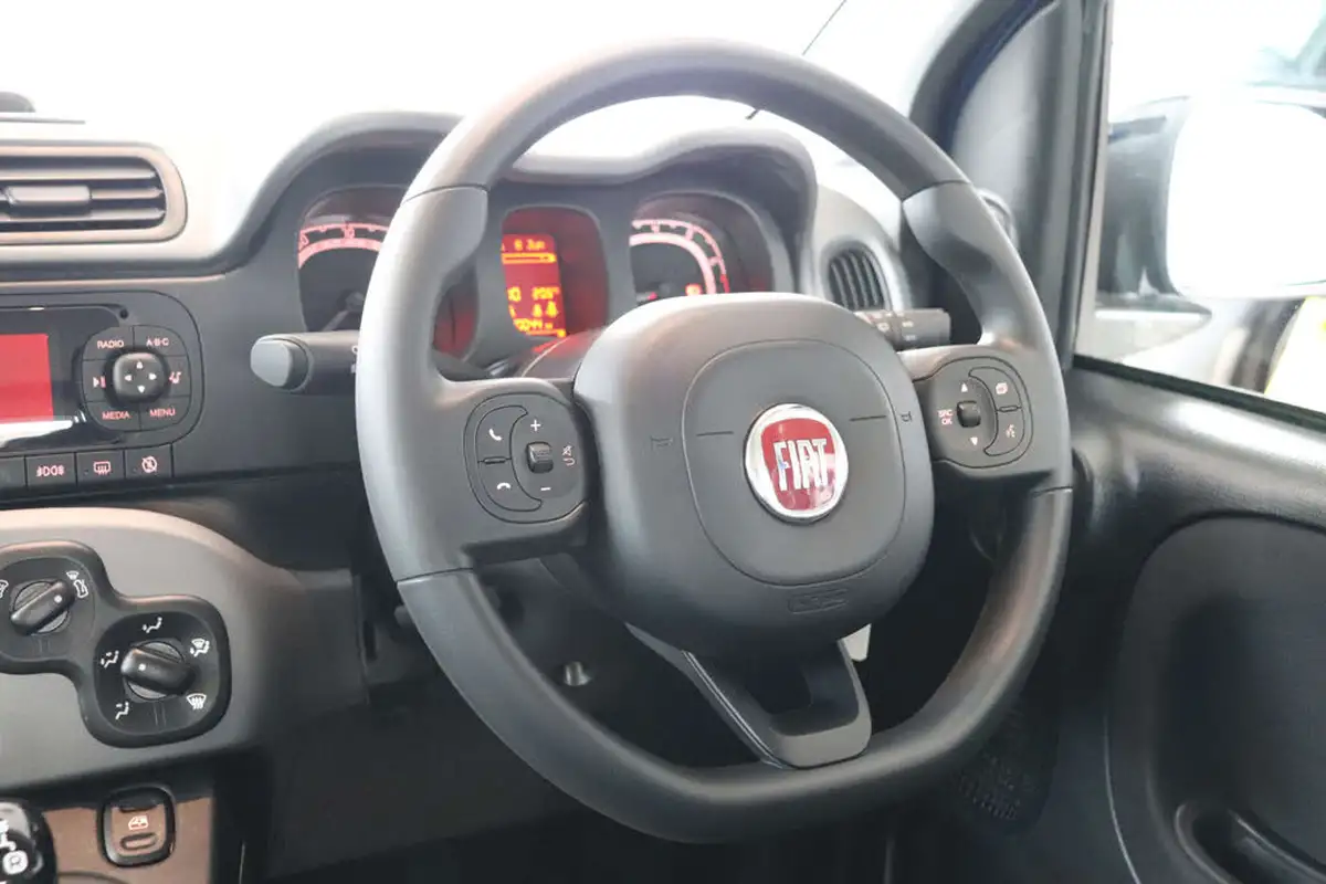 2020-fiat-panda-12-waze-big-15